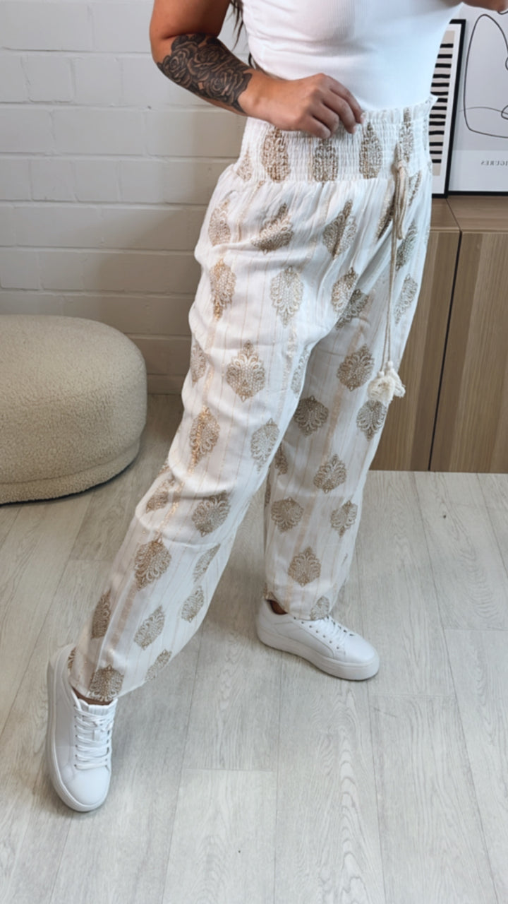 luftige Hose mit goldenen Akzenten / creme weiss Art. 9580