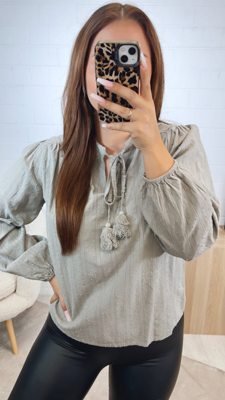 schmale, romantisch verspielte Bluse / taupe Art. 12414