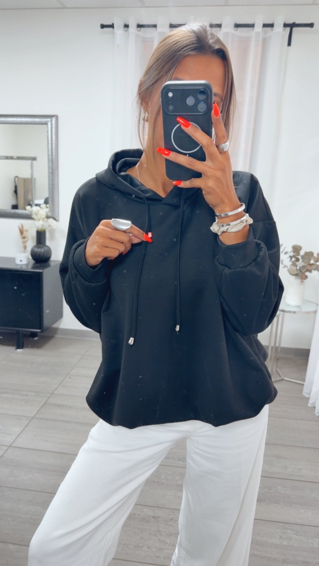 Hoodie mit Ballonsaum / schwarz Art. 16164