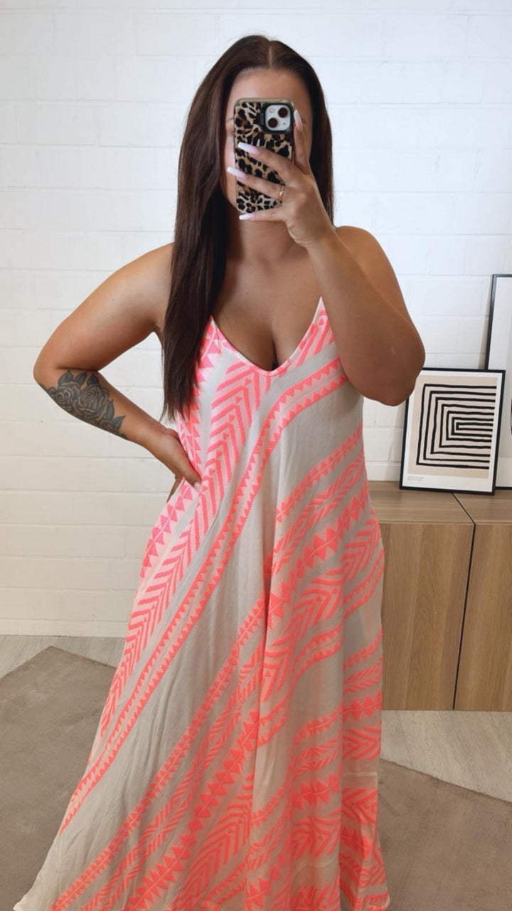 (Maxi-) PREMIUM Summer Vibe Kleid / Hängerchen / weiss - neon pink Art. 10920