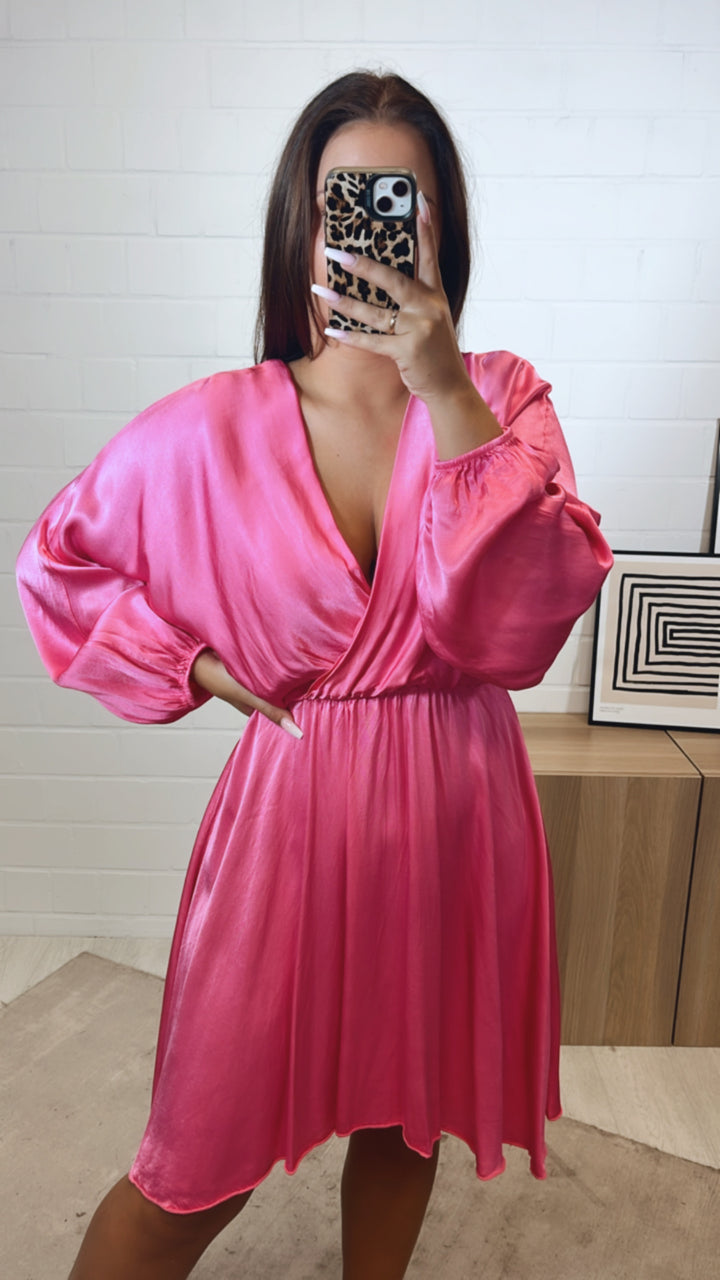 leicht fallendes, schickeres Kleid mit V-Ausschnitt, Seidenoptik / pink Art. 11253