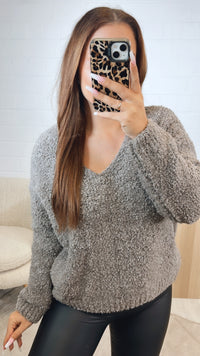 TEDDY kürzerer Pullover mit V-Ausschnitt / braun meliert Art. 12444