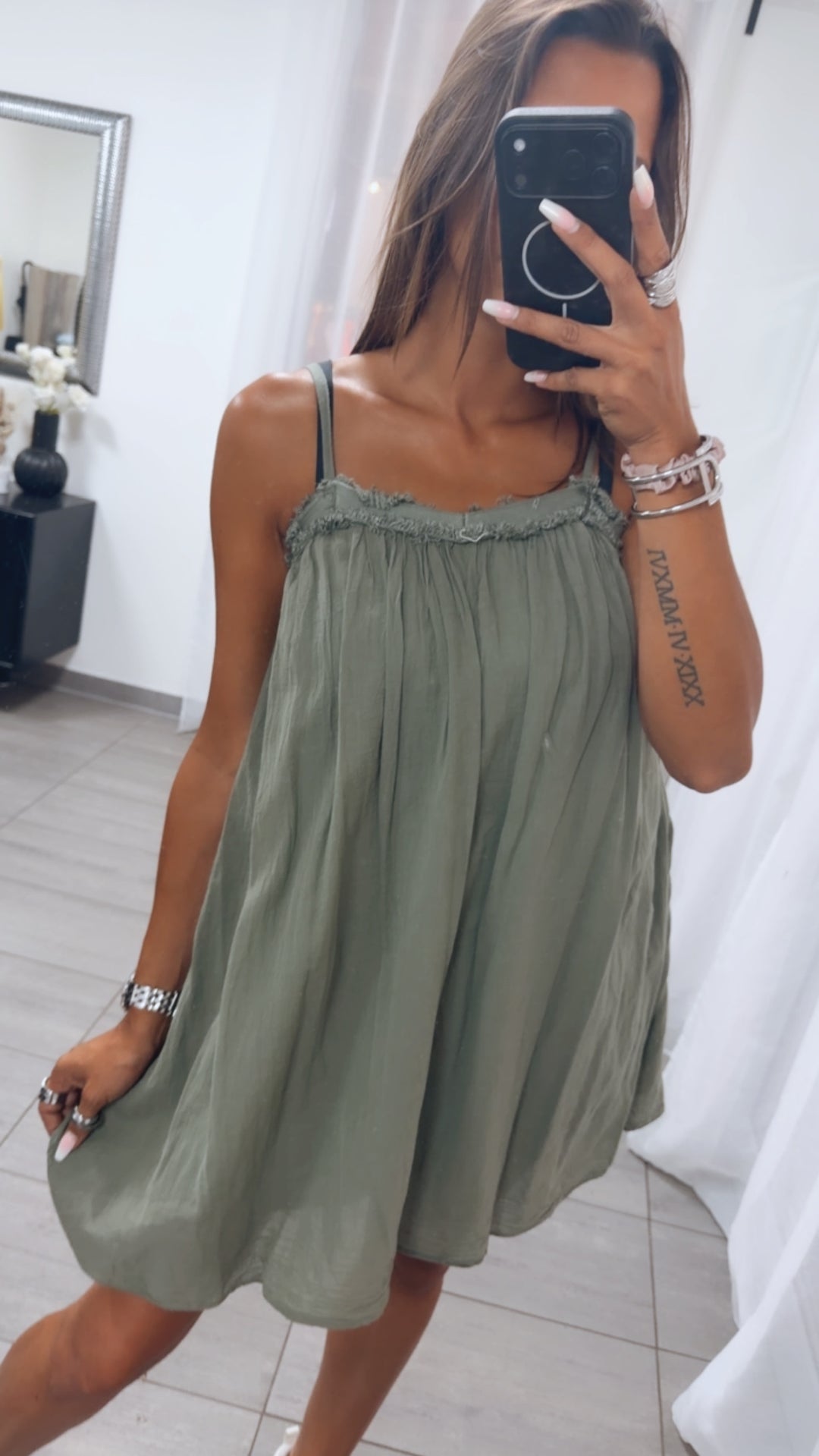 fließendes Kleid/ Long Top mit Unterstoff, used Ausschnitt / khaki Art. 15599