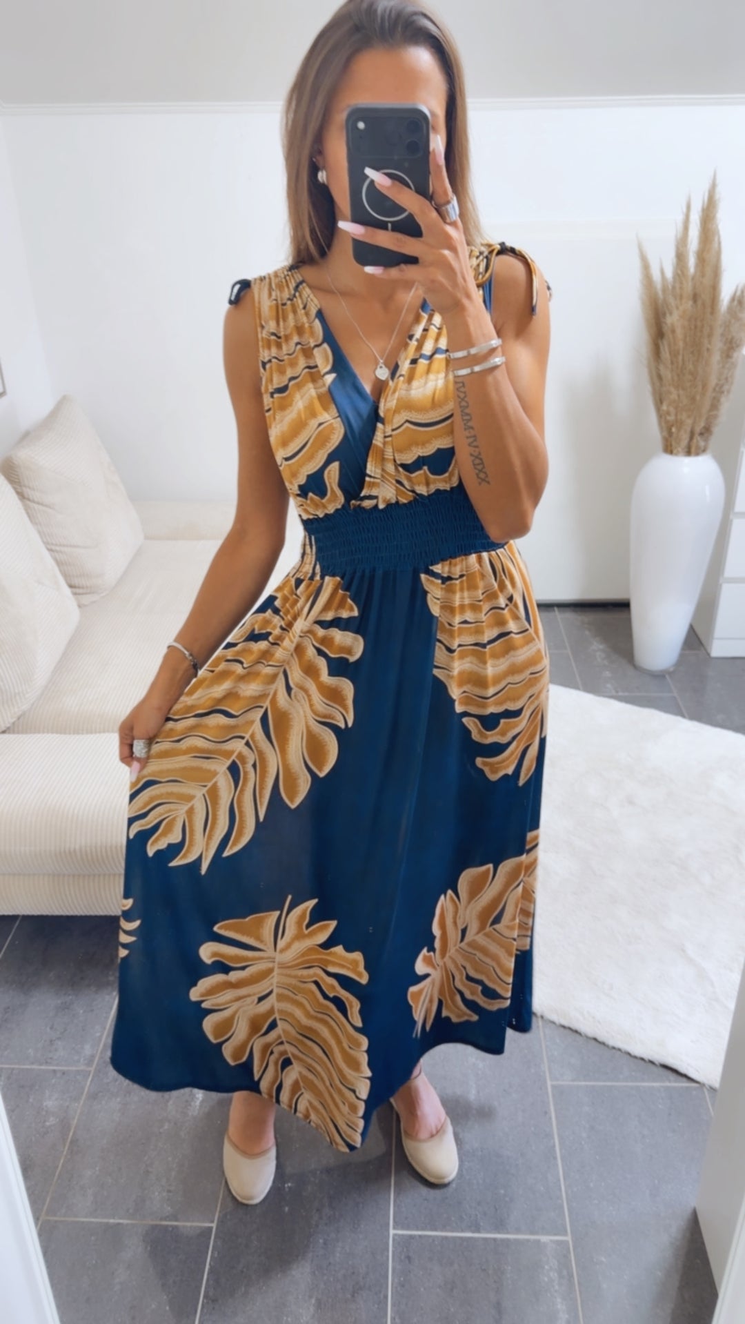 MAXI PALMEN Kleid mit breiten Trägern und geraffter Taille / blau - beige Art.15088