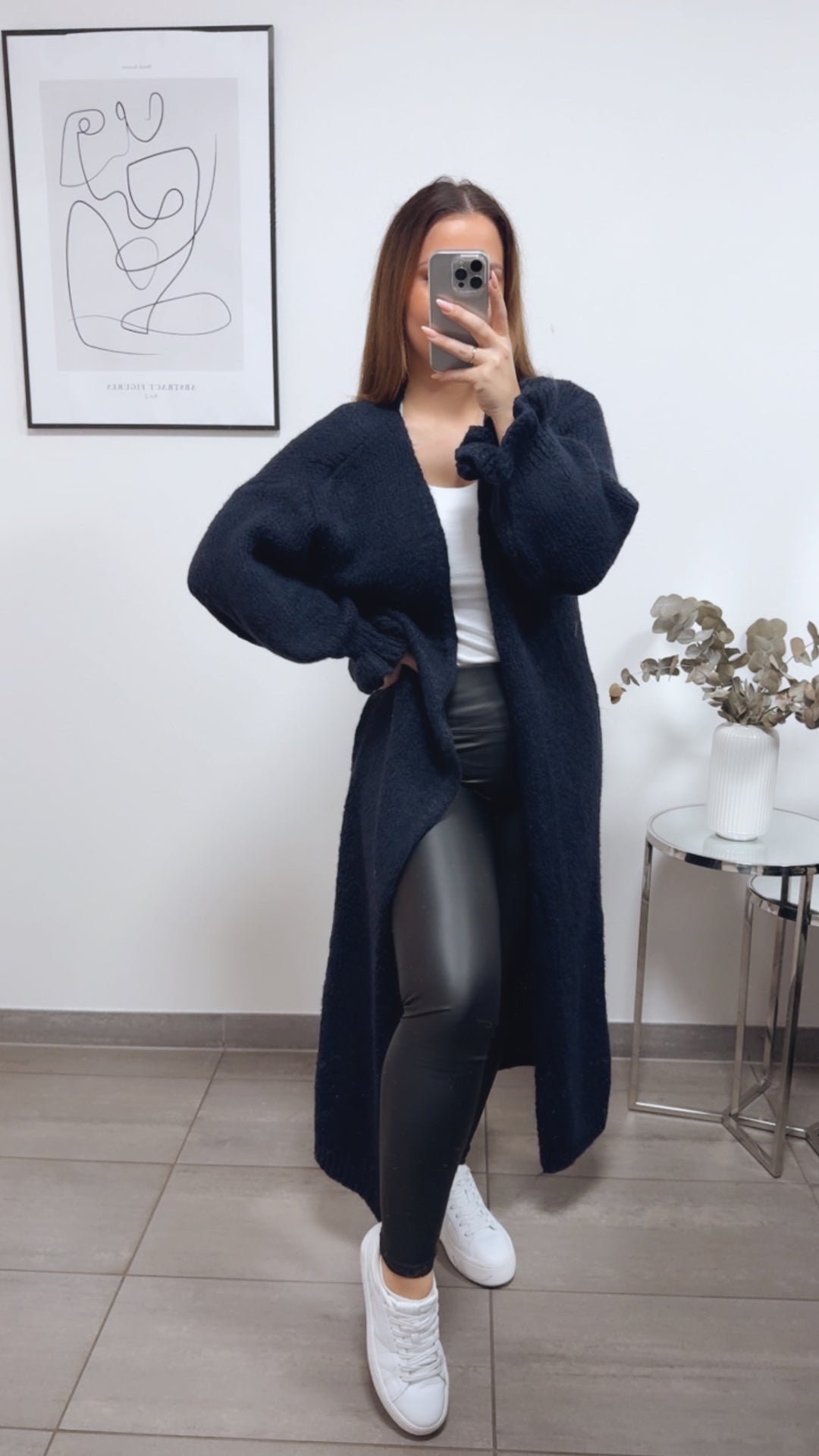 langer Kuschel Cardigan mit Volant Ärmeln / blau schwarz Art. 13239