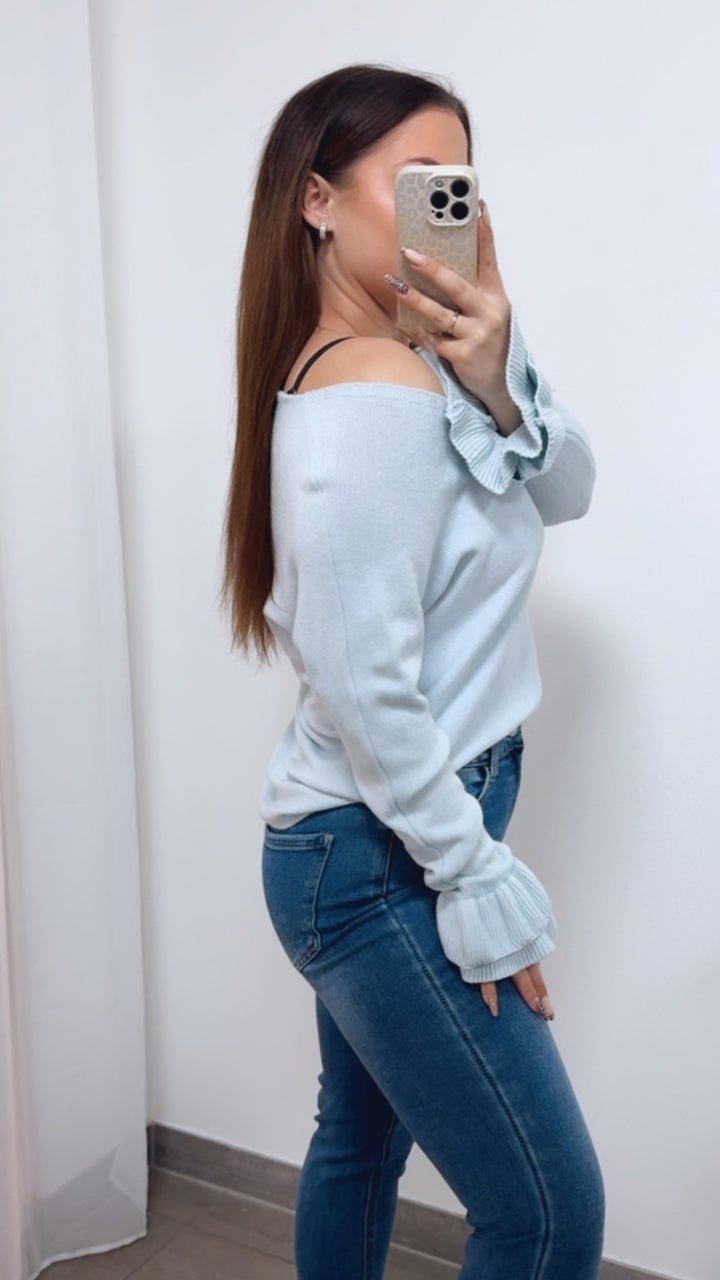 RÜSCHENÄRMEL Leichter Strickpullover mit V-Ausschnitt / hell blau Art. 14329