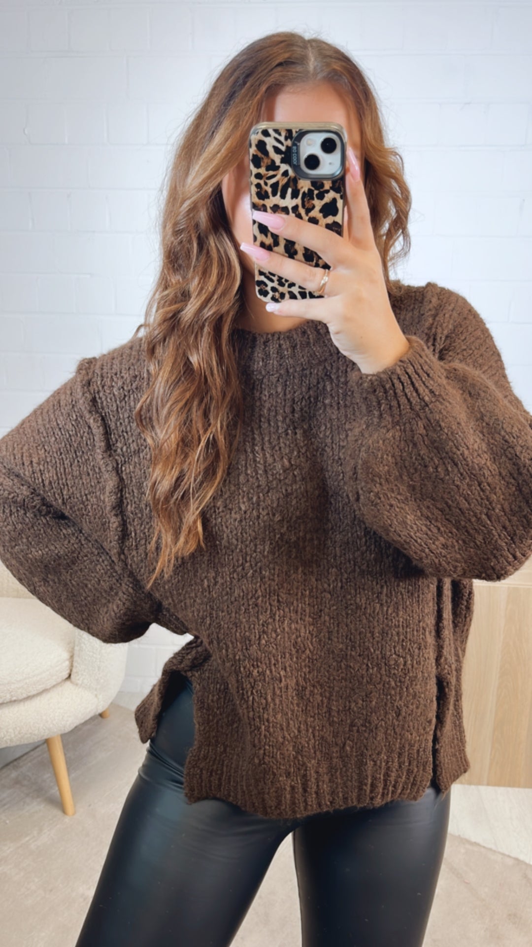Strick Pullover, zweifacher Schlitz auf Vorderseite / dunkel braun Art. 12510
