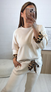 Oberteil/ Sweater mit Leo Highlights  / beige Art. 8385