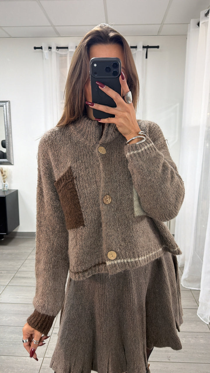 Crop Strick Jacke mit Kontrast Taschen, Holz Knöpfe / aschiges braun - braun - beige Art. 16699