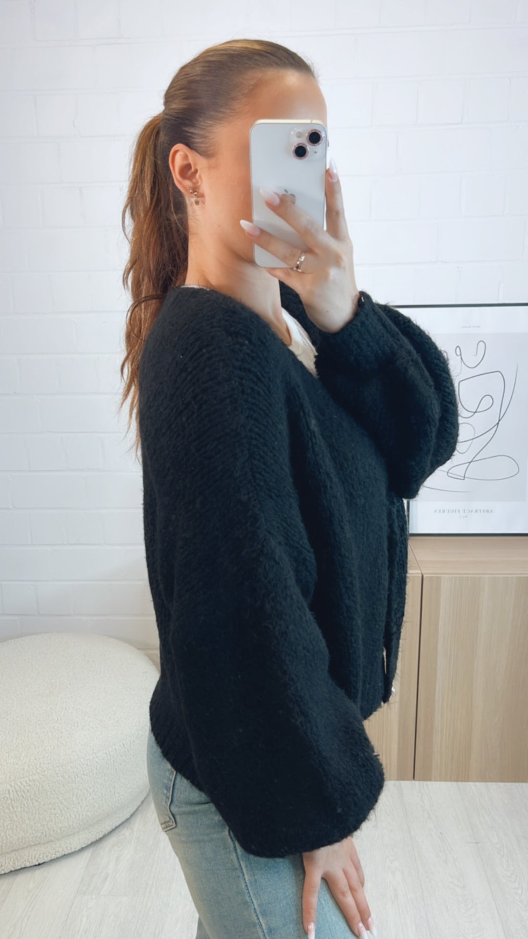 KURZER Cardigan mit goldenen Knöpfen, abgesetzter Bund und Ausschnitt / schwarz Art. 9433