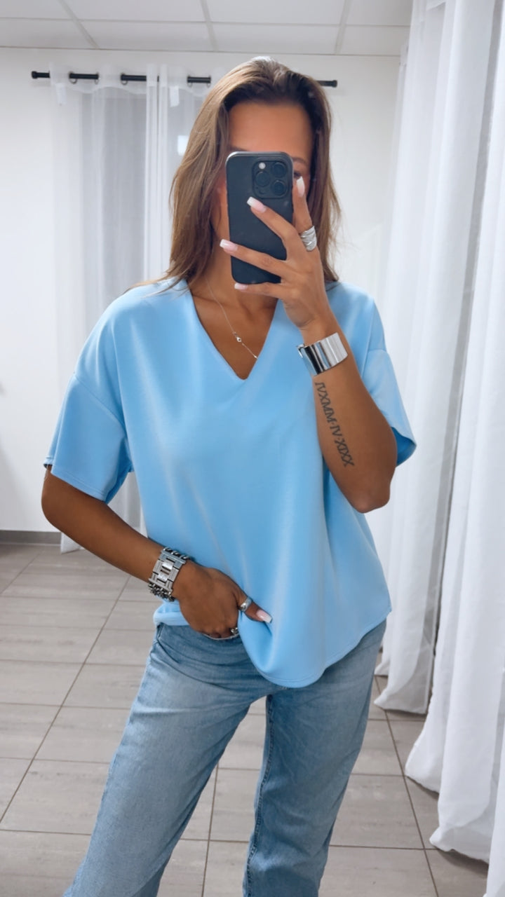 V-Ausschnitt Butterstoff T-Shirt / hell blau Art. 14882