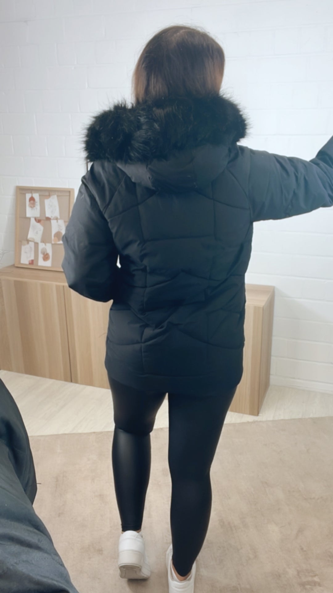 mittellange Stepp Jacke, abnehmbarer Kapuzenkragen / schwarz Art. 12868