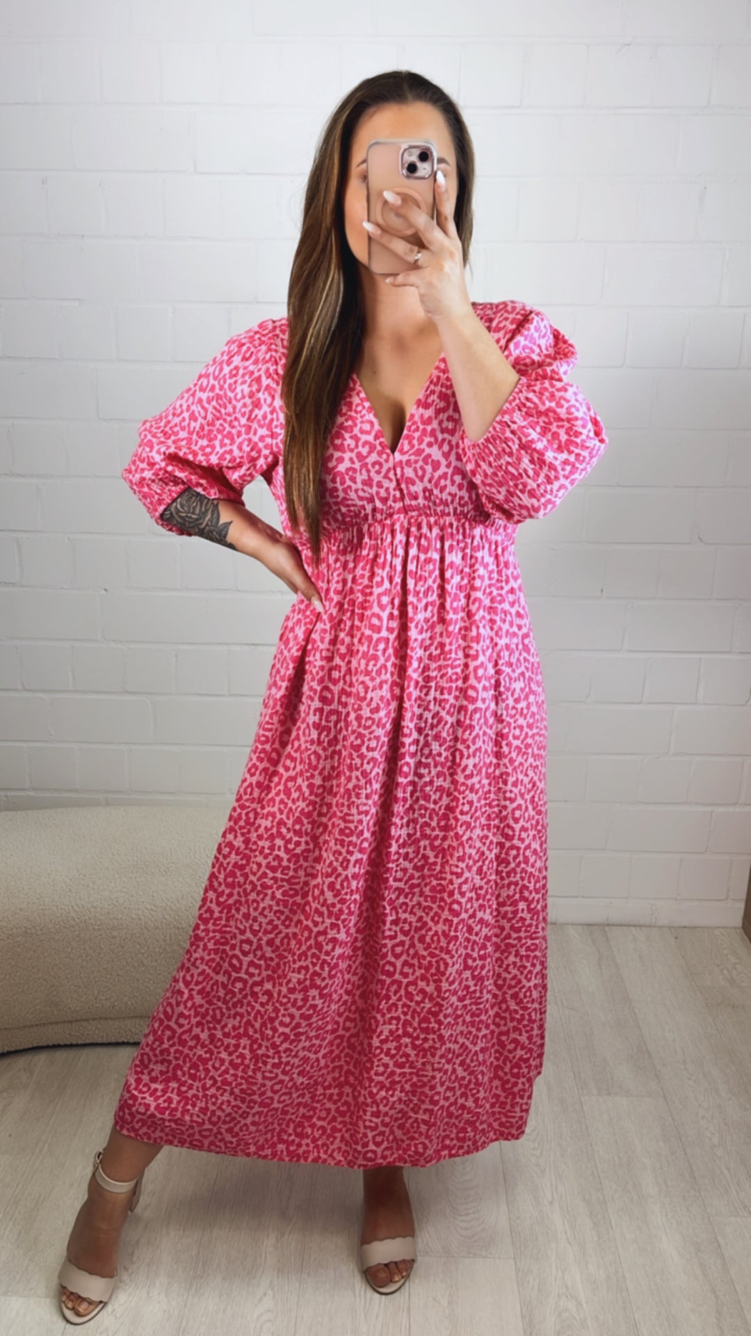 LEO (Midi-) Musselin Kleid, V-Ausschnitt, 3/4 - Ärmel / soft pink - pink Art. 10089