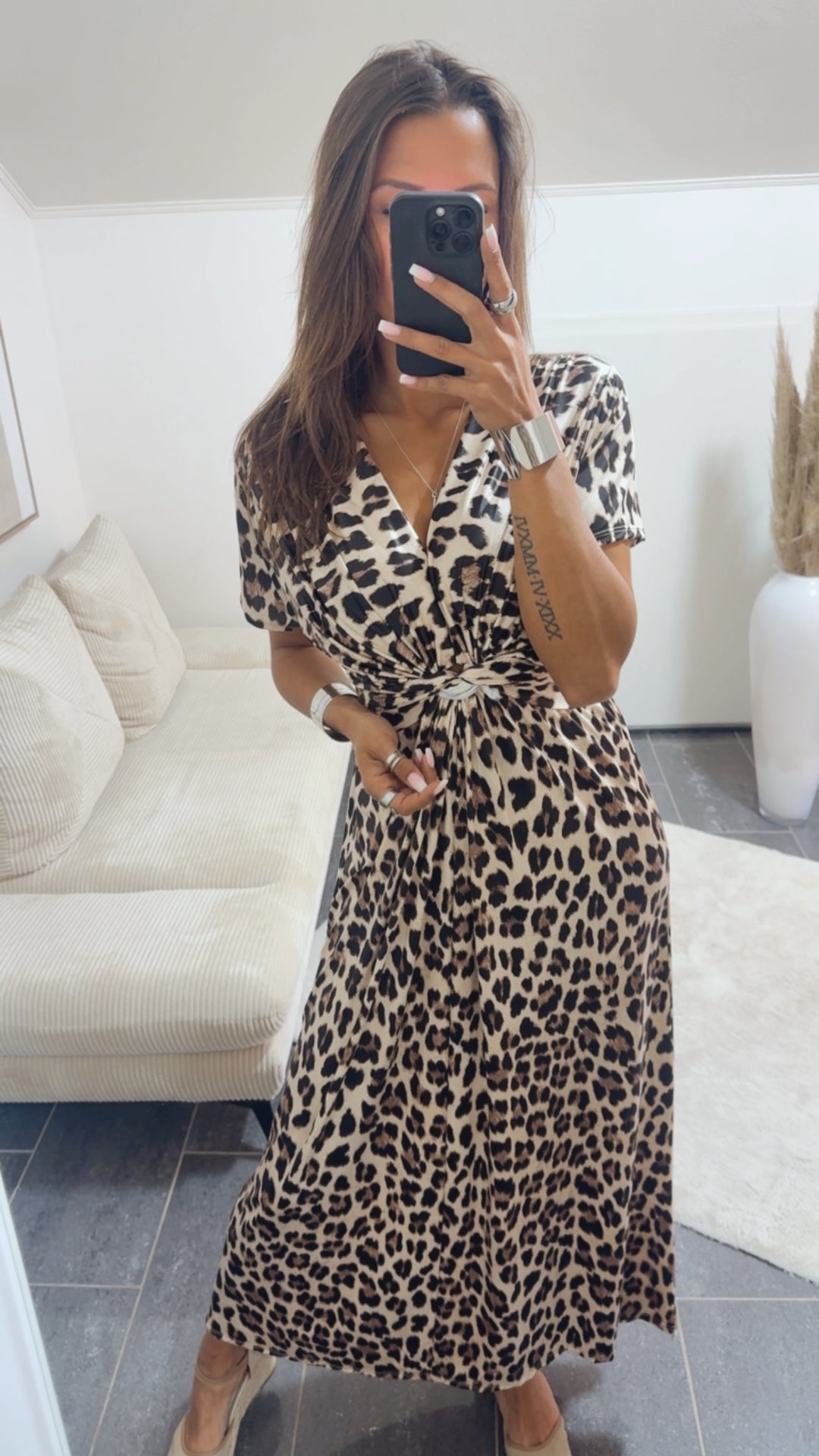 MAXI Leo Kleid mit T-Shirt Ärmeln und raffiniertem Brustbereich / beige - braun - schwarz Art.14816