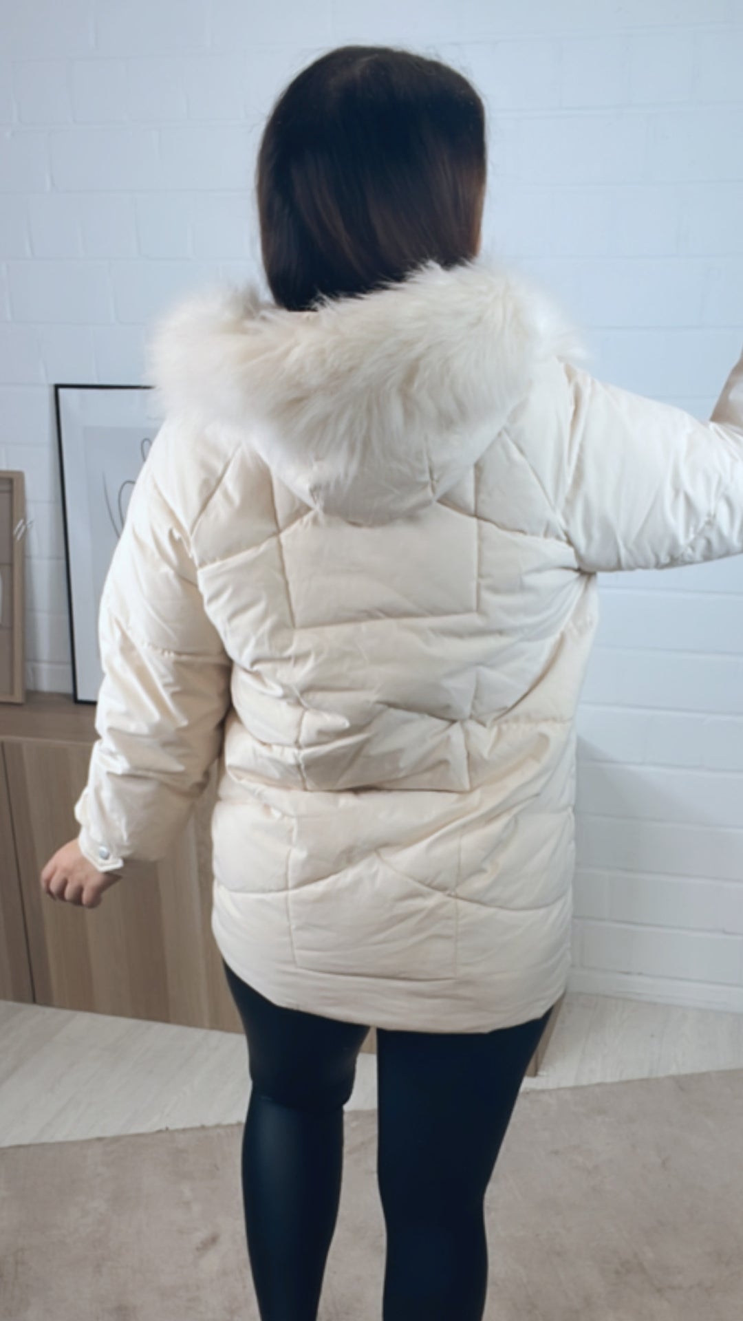 mittellange Stepp Jacke, abnehmbarer Kapuzenkragen / creme Art. 12870