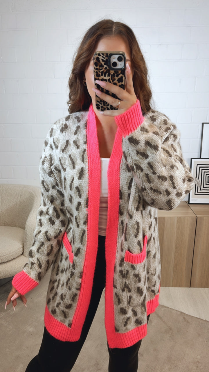 LEO mittellang geschnittener Cardigan / creme - beige - braun meliert - neon pink Art. 12568