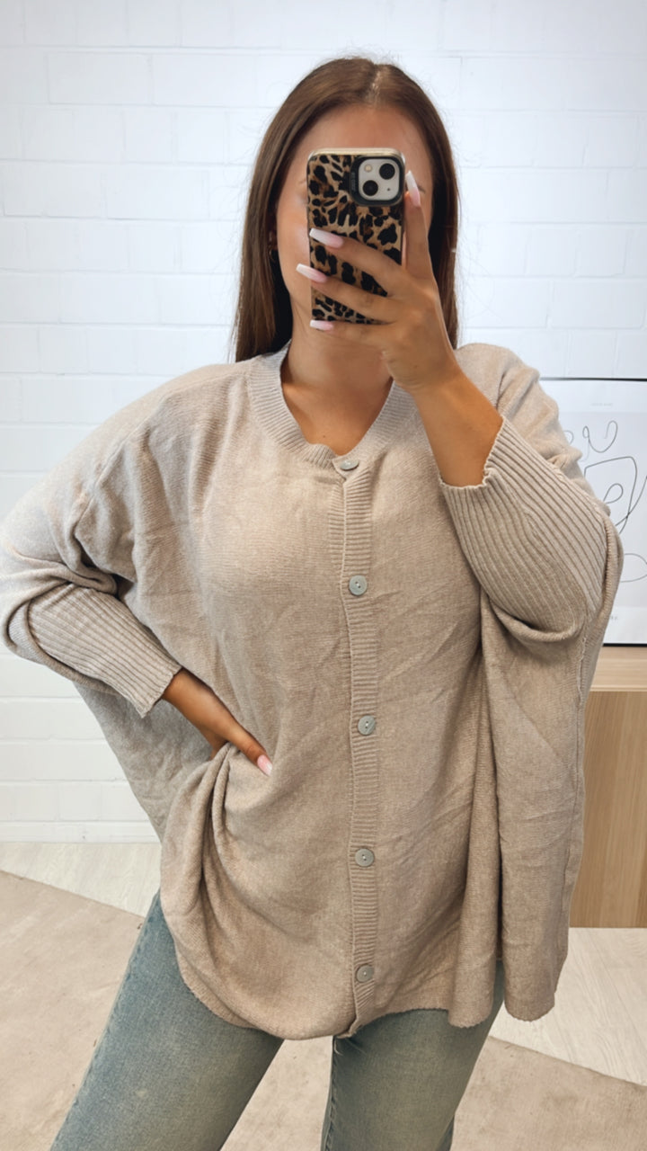 ultra weicher Cardigan / Pullover mit Fledermausärmeln / beige Art. 11163