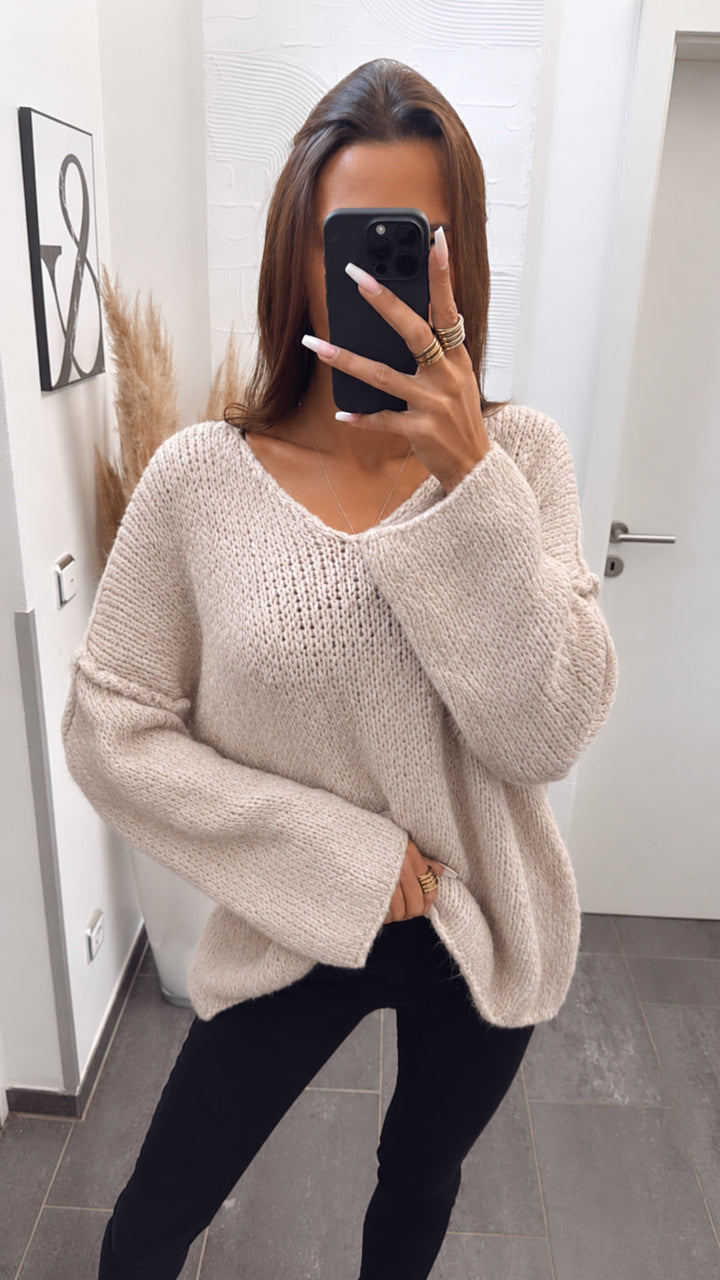 Kuscheliger Oversize - Pullover V-Ausschnitt / beige  Art. 5062