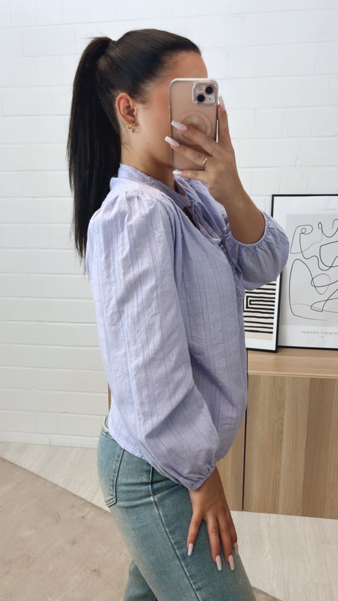 schmale, romantisch verspielte Bluse / flieder Art. 10781