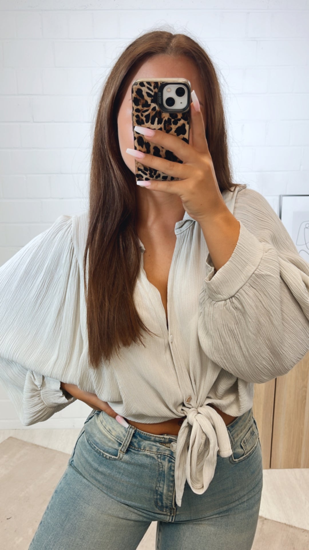 dünne Bluse mit ultra Fledermaus Ärmeln, Knoten / beige Art. 11148
