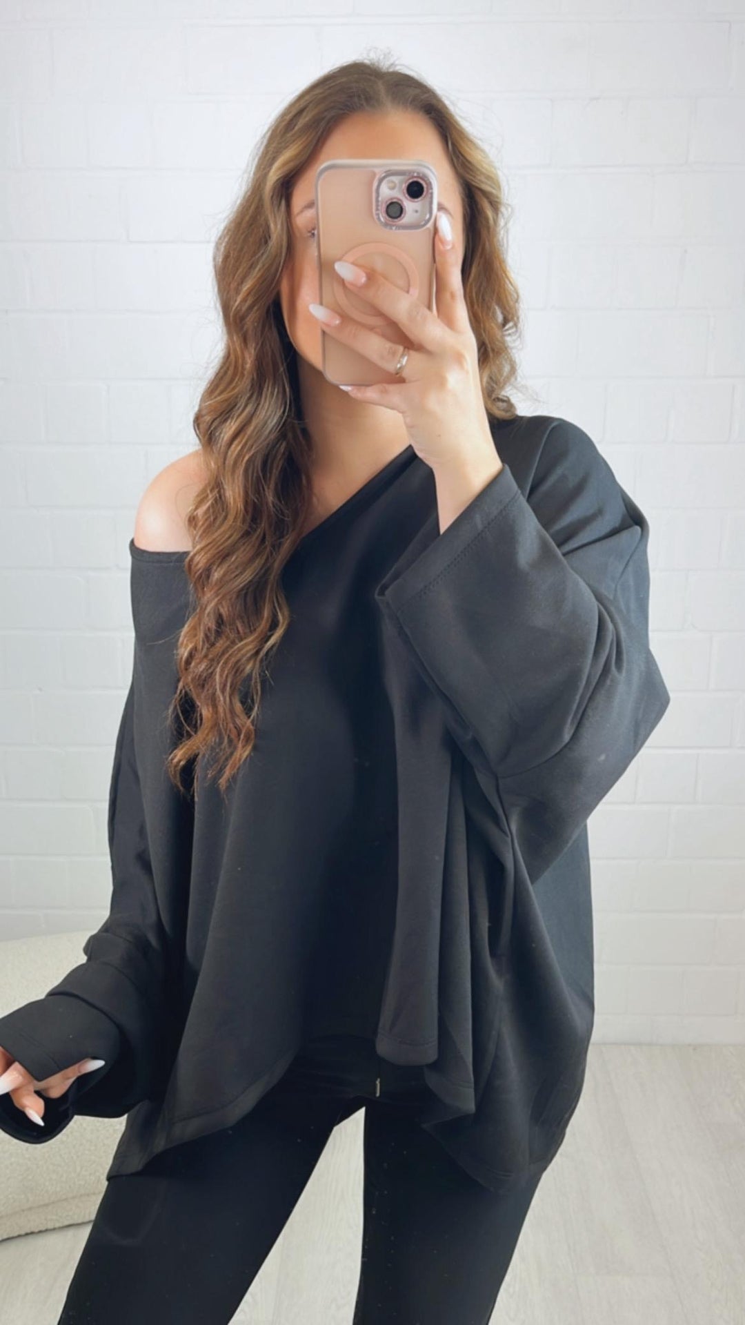 Oversize Sweater mit V-Ausschnitt / schwarz Art. 10012