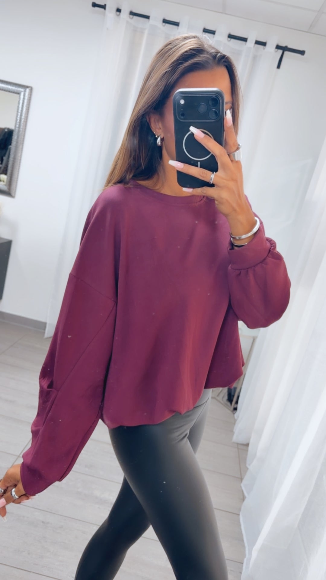 Softer  " Butter Stoff " Sweater, raffinierter Schnitt am Bund / dunkel rot Art.16282