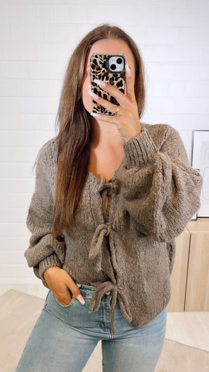 Strick Cardigan zum schnüren / aschiges Braun Art. 11031