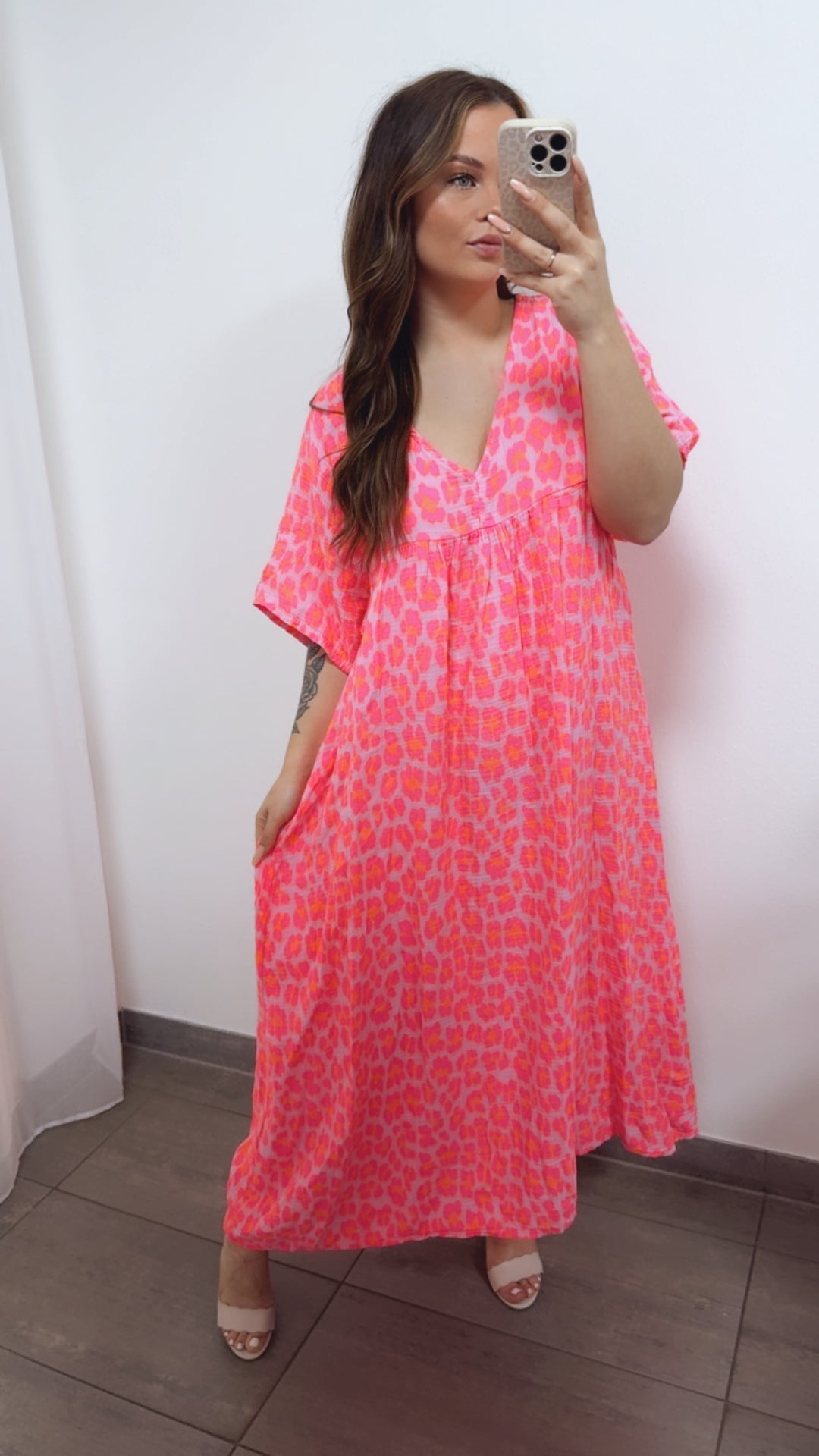 LEO langes Musselin Kleid, kurze Ärmel / rosa - Neon pink - Neon orange Art. 14687