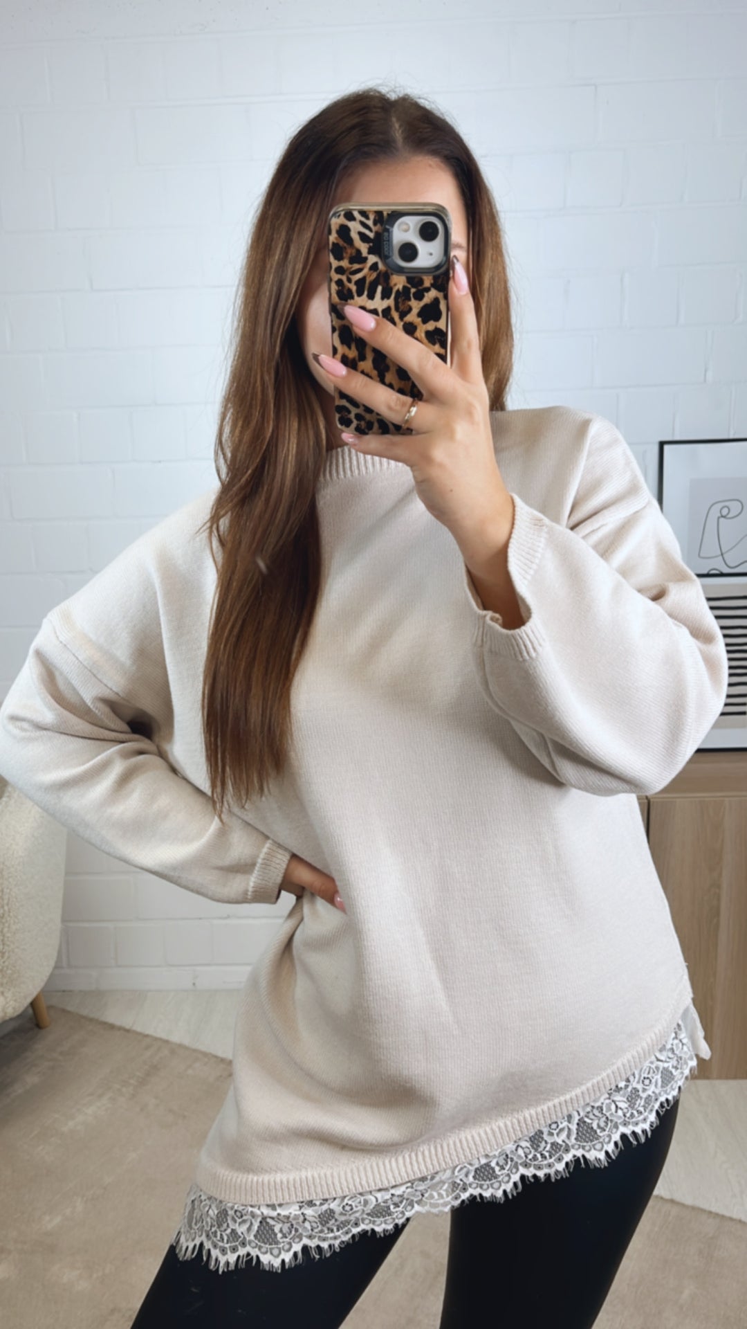 SPITZE asymmetrischer Pullover / creme Art. 13030