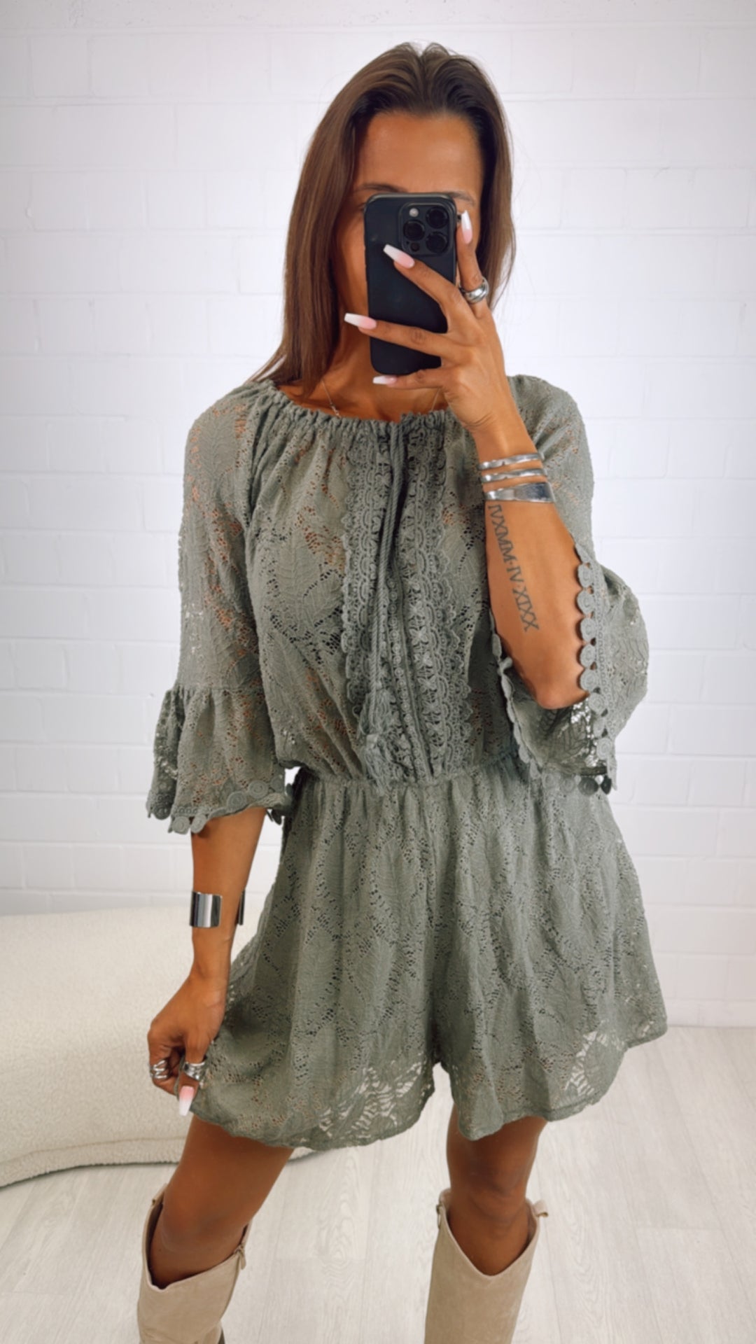Blumen Spitzen Jumpsuit / khaki Art. 10080