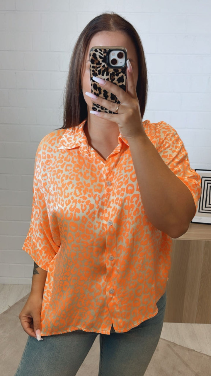 LEO Satin Optik Bluse mit kurzen Armen / soft gelb - neon orange Art. 9906
