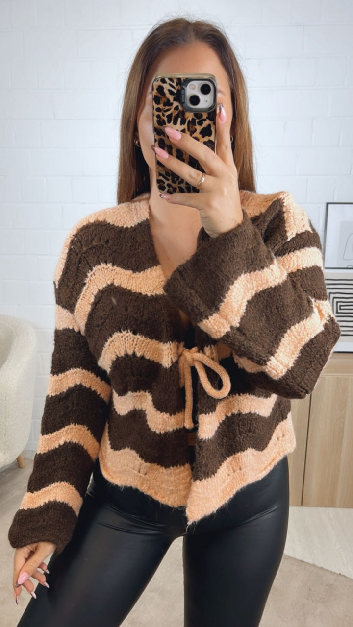 außergewöhnlicher, kurzer Cardigan zum binden, Wellen / dunkel braun - apricot Art. 12849