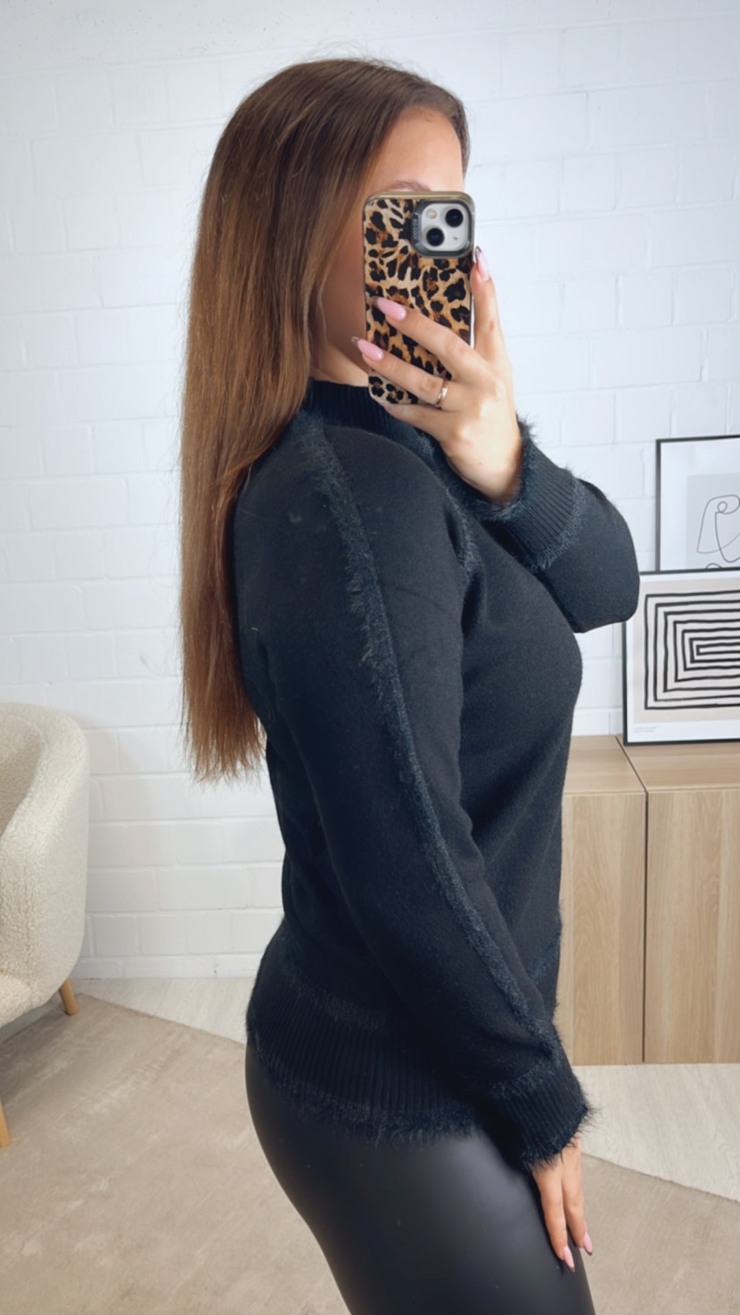 Pullover mit flauschigen Nähten / schwarz Art. 13035