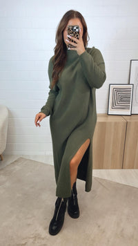 MAXI - feines Strickkleid mit leichtem Stehkragen und Schlitz / khaki Art. 12349