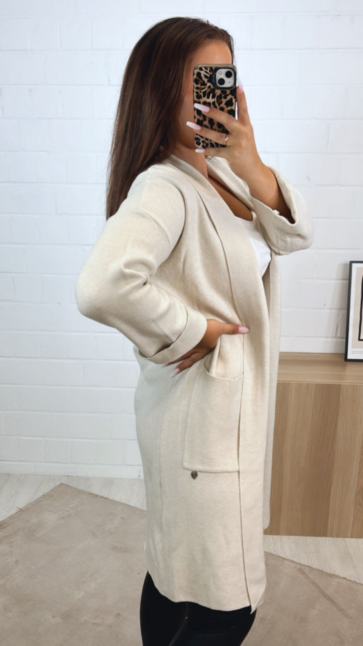 Cardigan aus festem Stoff mit zwei Taschen / creme - beige Art.122364