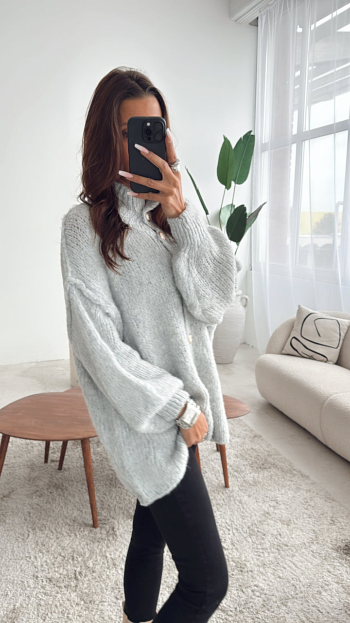 Kuschel Cardigan mit goldenen Knöpfen / hell grau Art. 7677