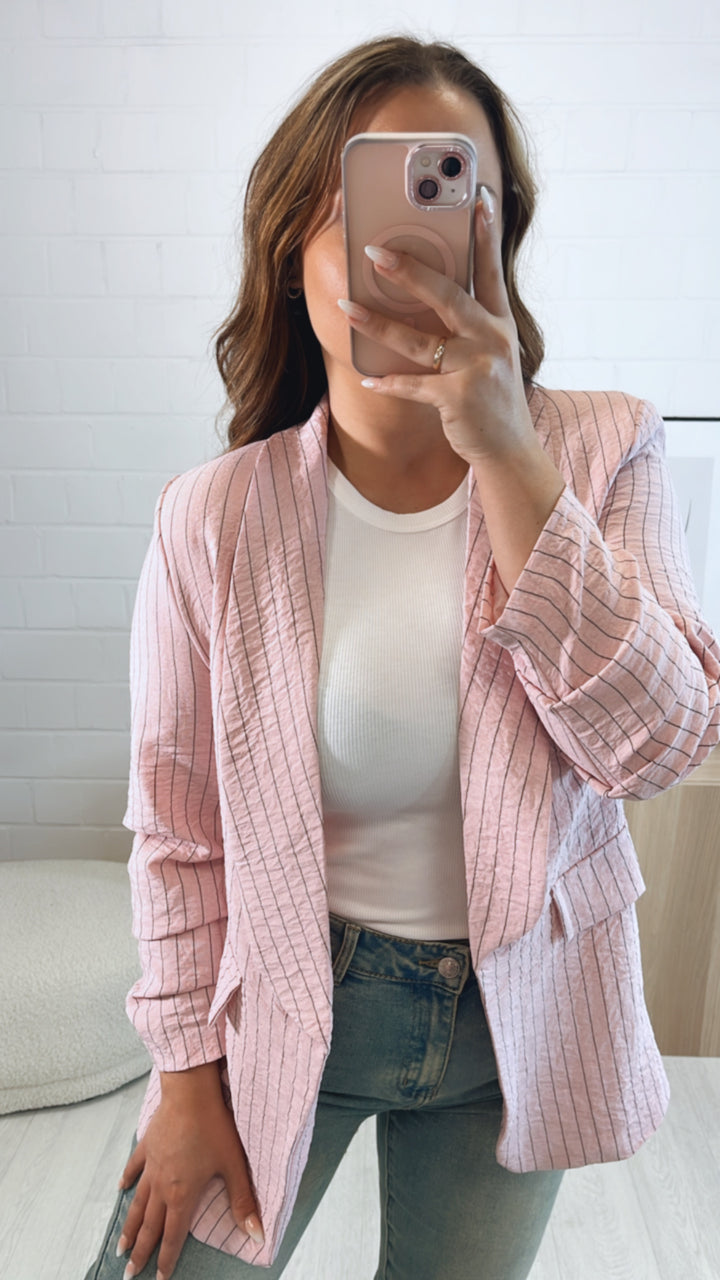 Blazer mit gerafften Ärmeln in Krepp Optik, Streifen / soft rosa - schwarz Art. 9629