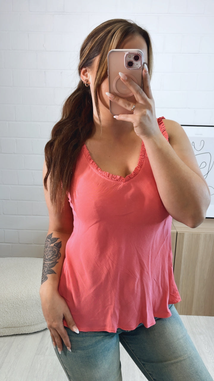 leichtes Top mit Volant Applikationen an Arm und Ausschnitt / pink Art. 7206