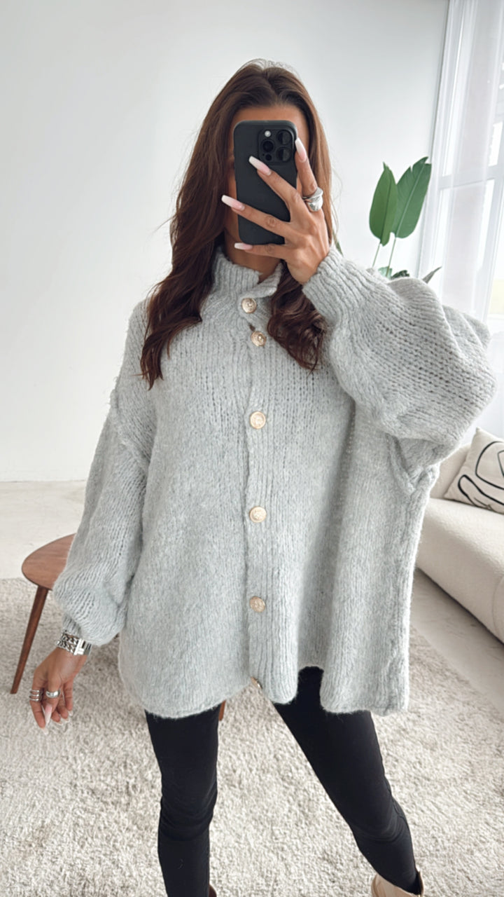 Kuschel Cardigan mit goldenen Knöpfen / hell grau Art. 7677
