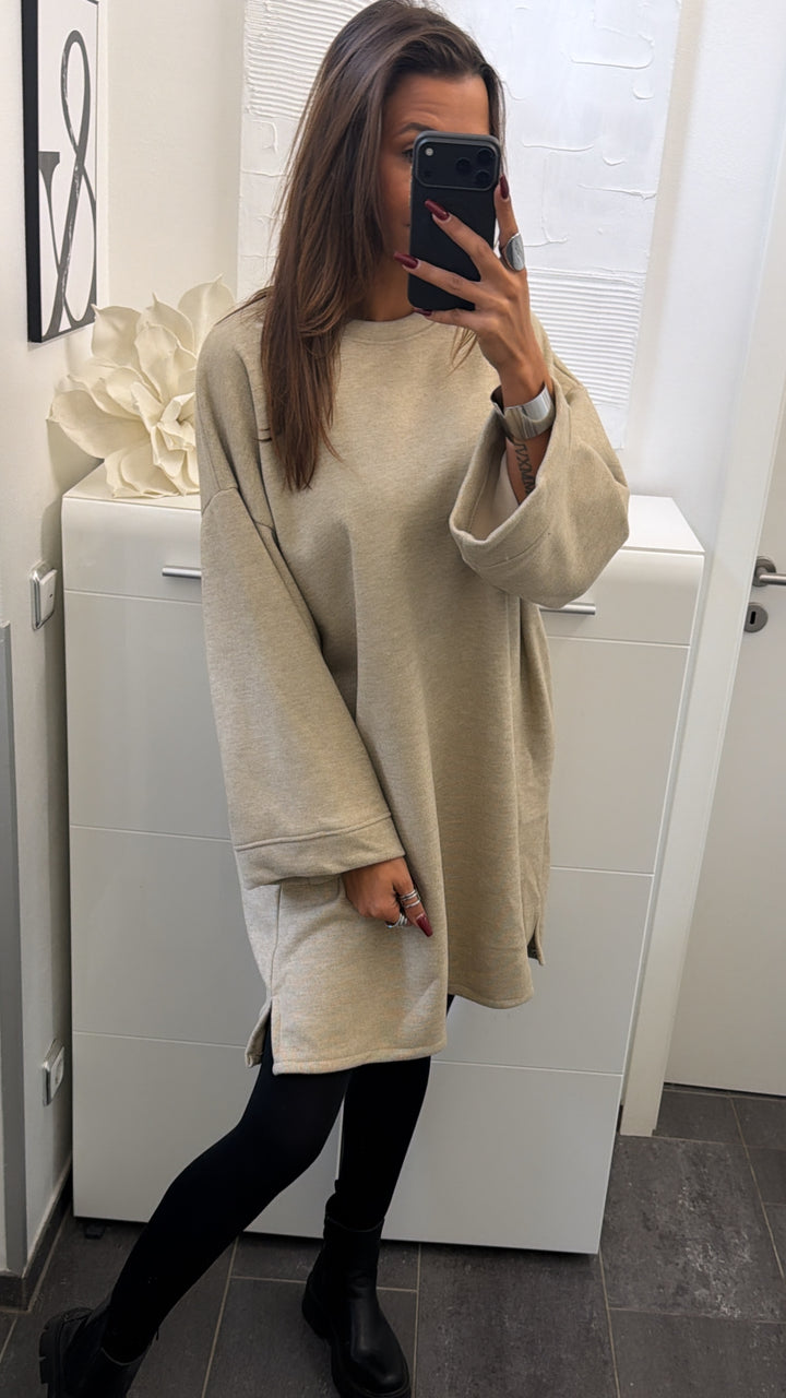 ultra oversize Sweat Kleid mit seitlichen Schlitzen, gefüttert / beige Art. 16517