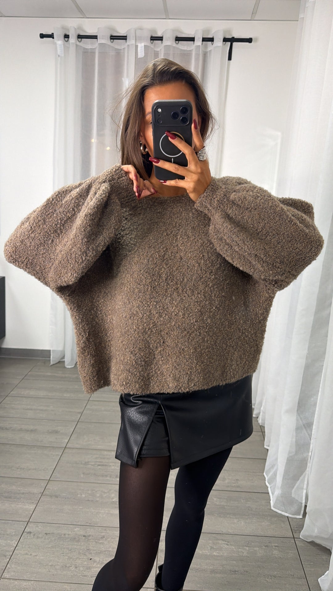 Bouclé Pullover mit breitem Rundausschnitt / taupe Art. 16435