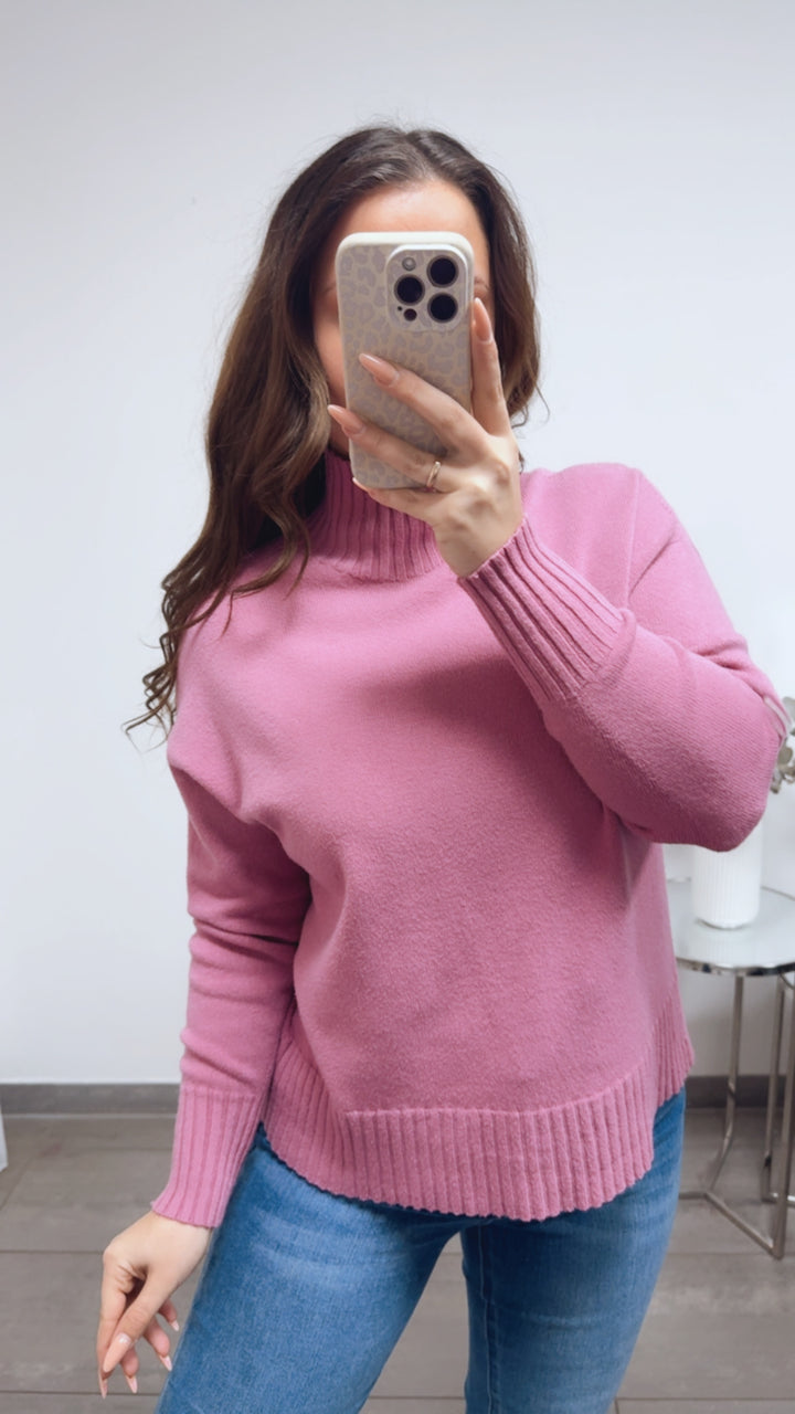 Feiner Strickpullover mit gerippten Akzenten / beere Art.13880