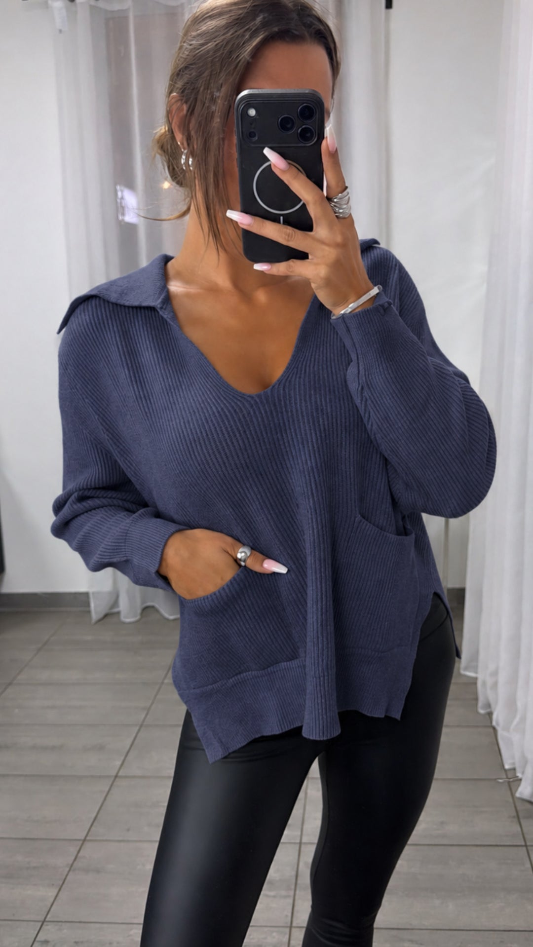 Strick Pullover mit tiefem Ausschnitt und Kragen / marine blau Art.16373