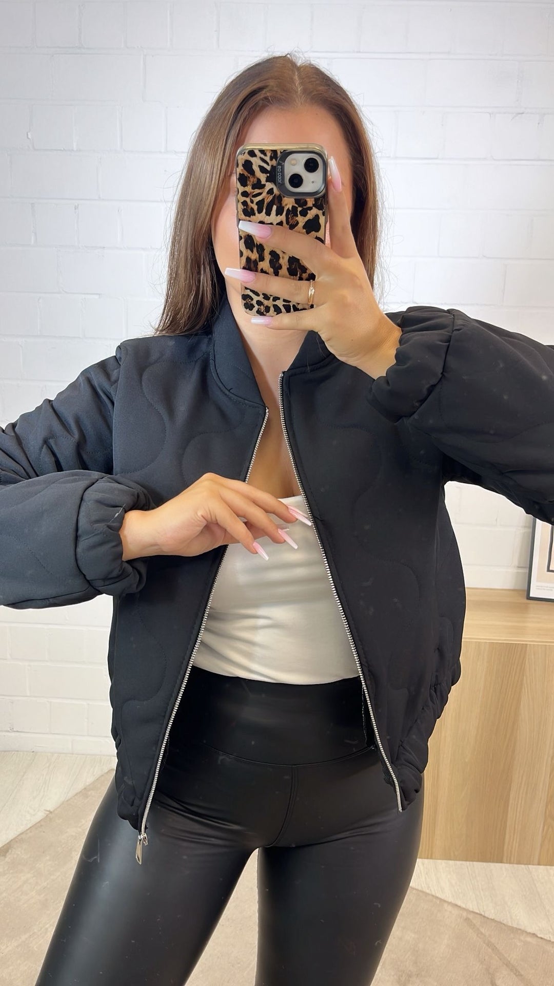 gesteppte leichte Übergangsjacke / schwarz Art.122333