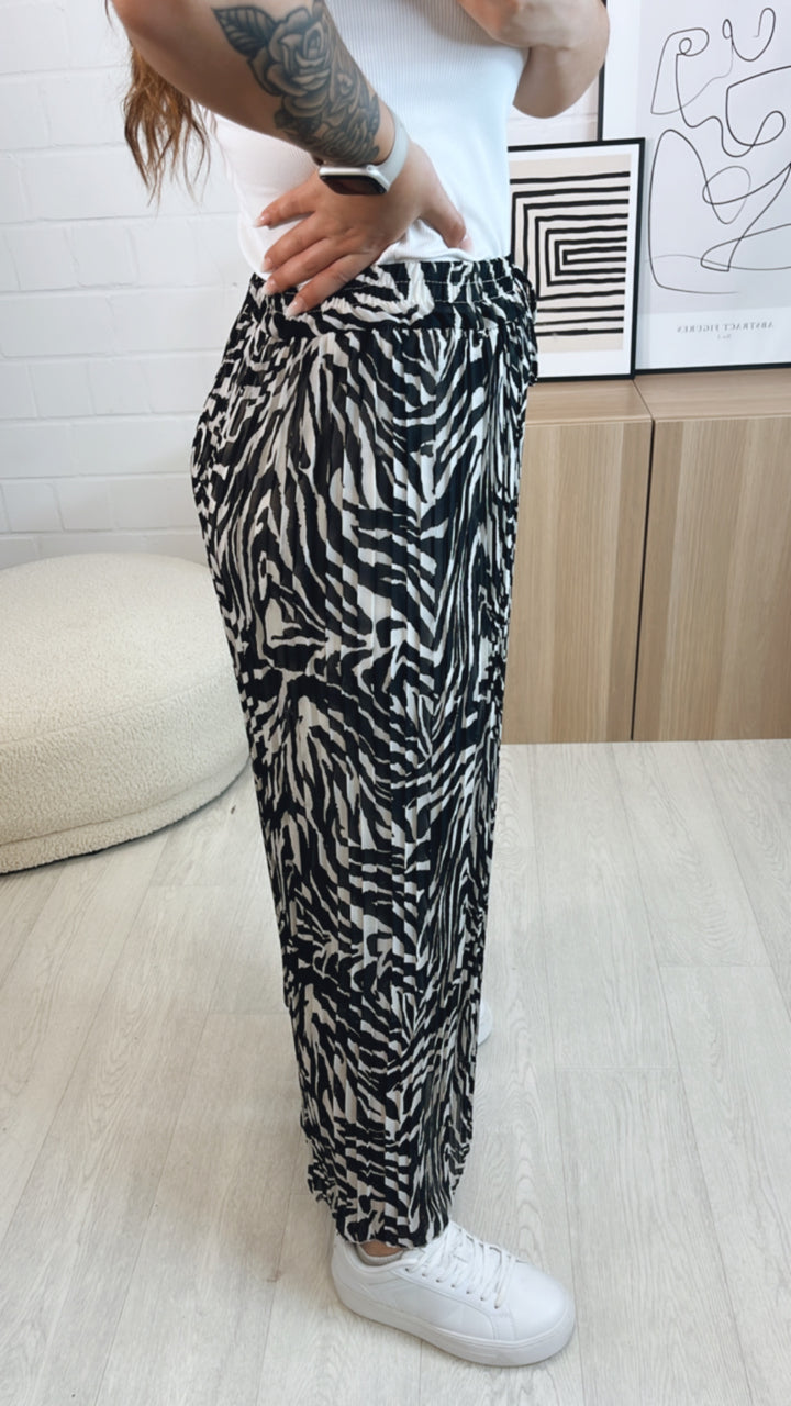Plissee Hose im Zebra - Look / schwarz - creme Art. 9730
