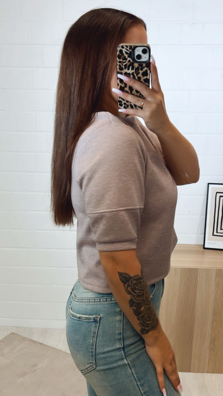Oberteil mit Rundausschnitt, fester Stoff, kurze Arme / light taupe Art. 9941