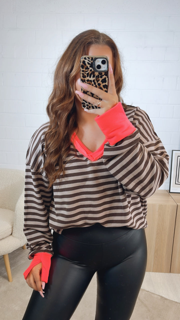 STREIFEN Sweater mit used V-Ausschnitt / braun - taupe - neon pink Art. 12598