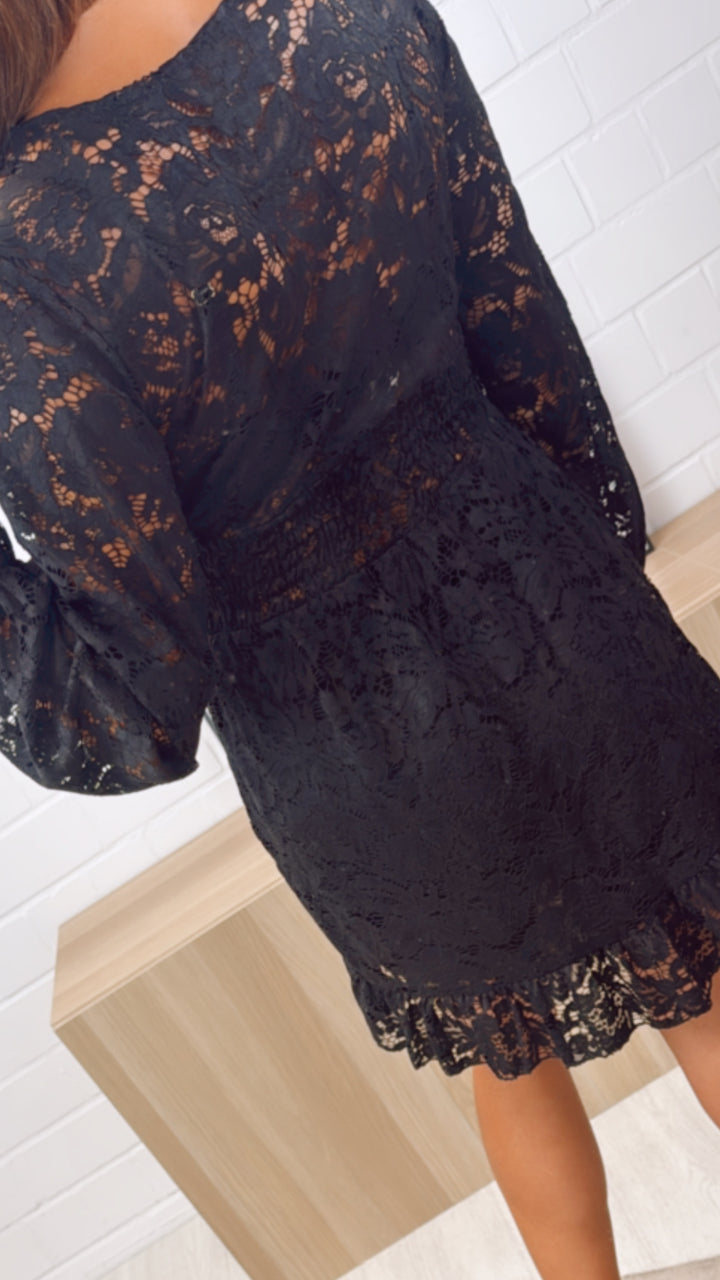 kurzes Kleid, vollkommene Spitze / schwarz Art. 10800