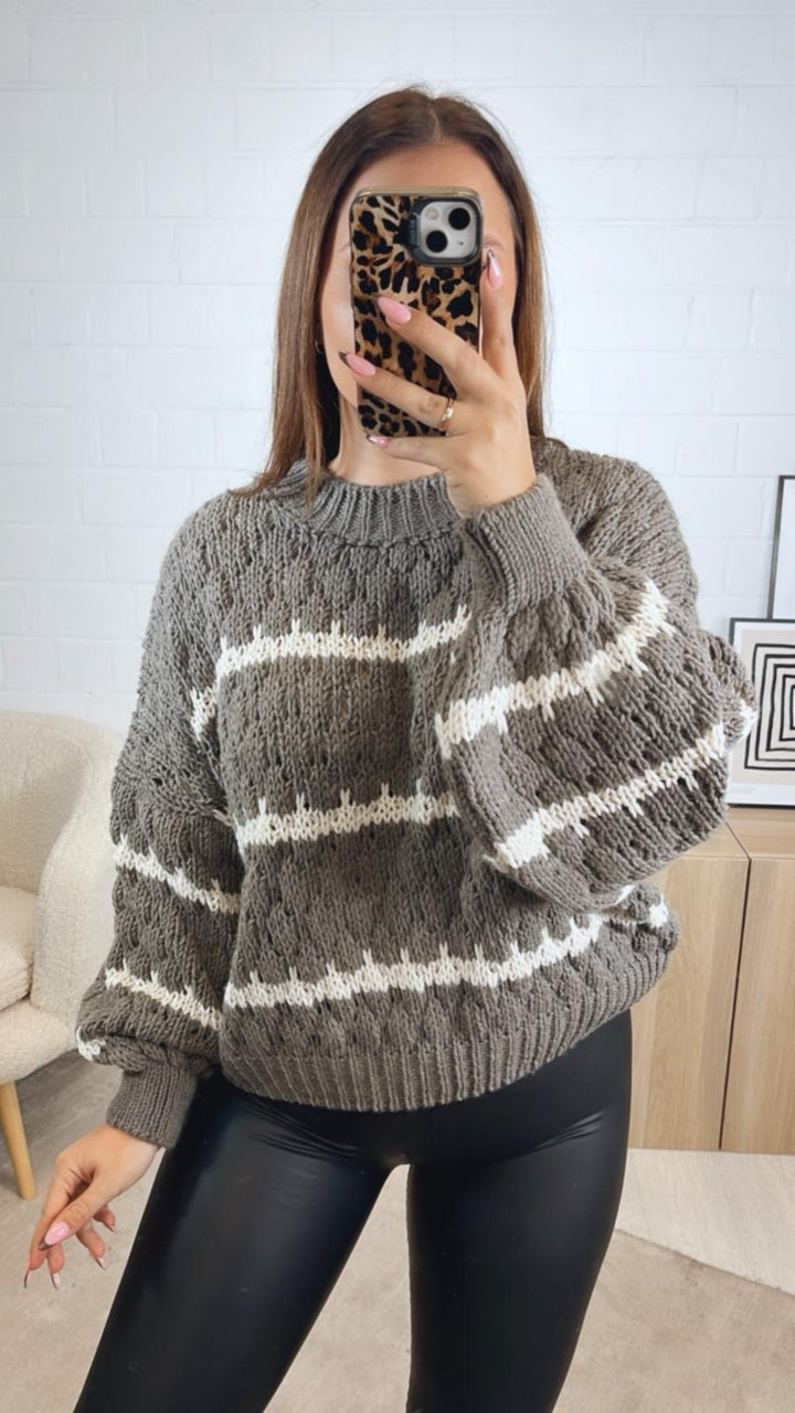 Pullover in ausgefallener Strickart / taupe - creme Art. 12825