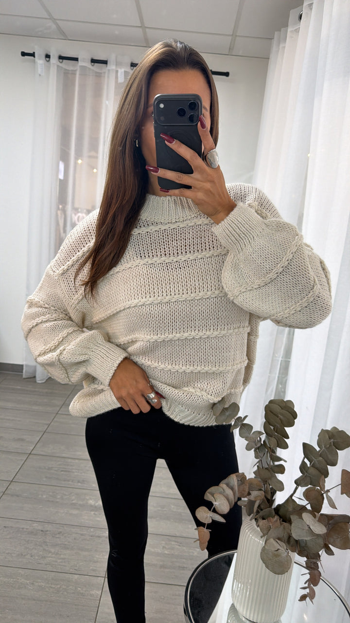 oversize Strick Pullover mit dekorativen Ziernähten / creme Art. 16705